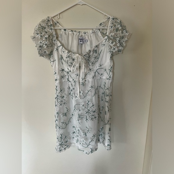 Princess Polly Dresses & Skirts - Princess Polly Size 6 White/ Green Floral Tie Front Sun Dress